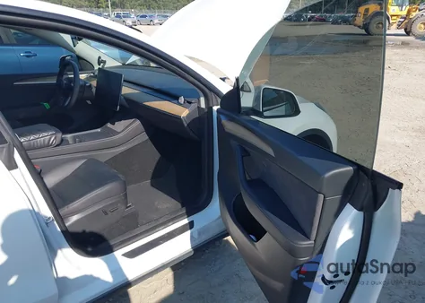 2022 Tesla Model Y Long Range Dual Motor All-Wheel Drive z USA, uszkodzony, nr VIN 7SAYGDEE8NA018670